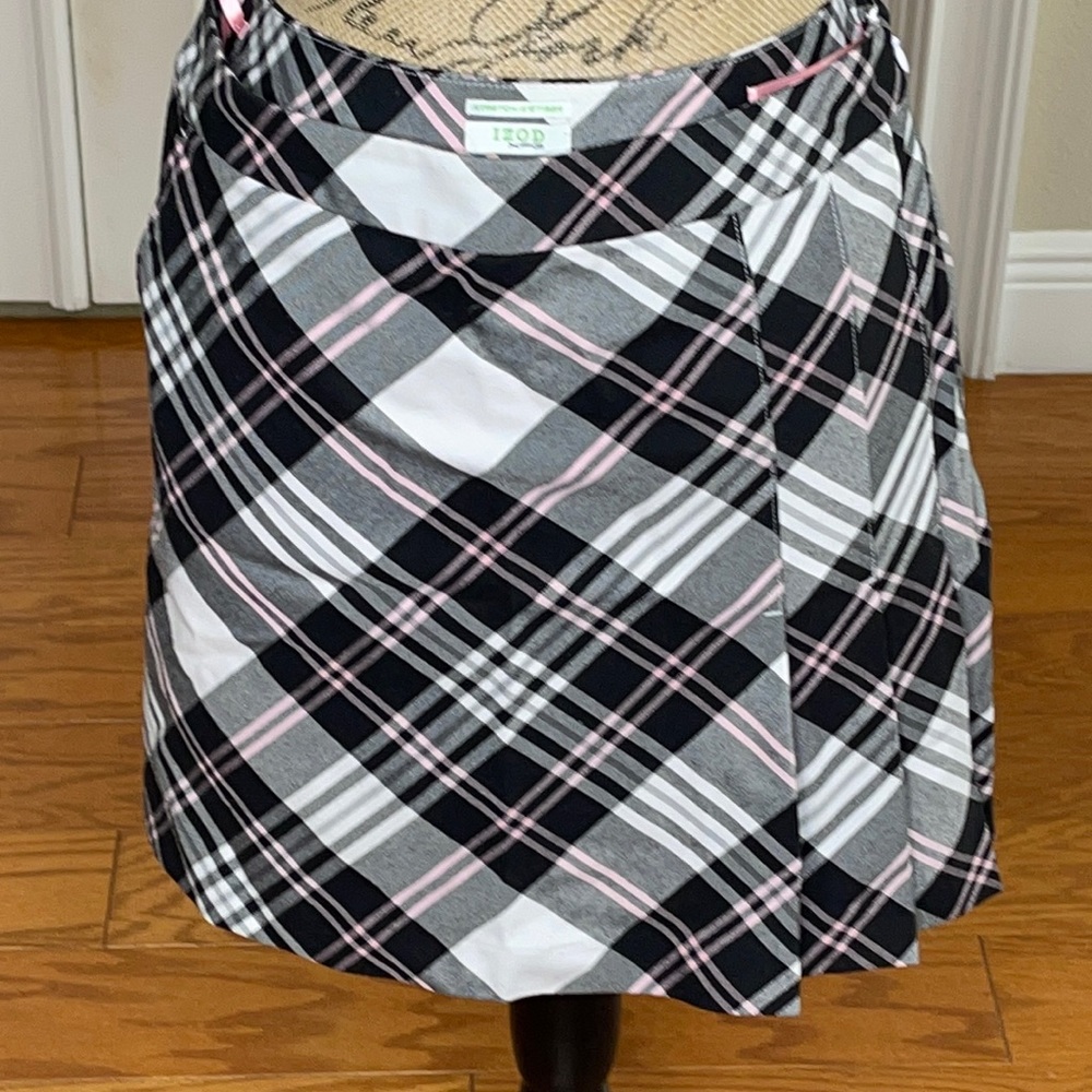 IZOD Plaid Golf Skort size 6 pink shorts inside